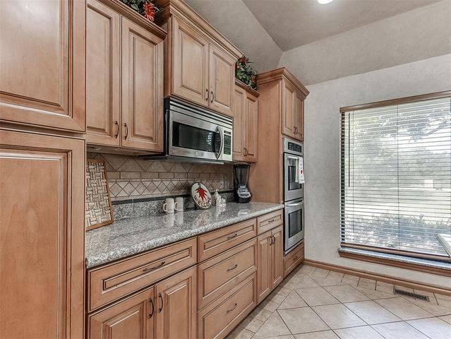 2809 Summit Drive, Edmond, OK 73034