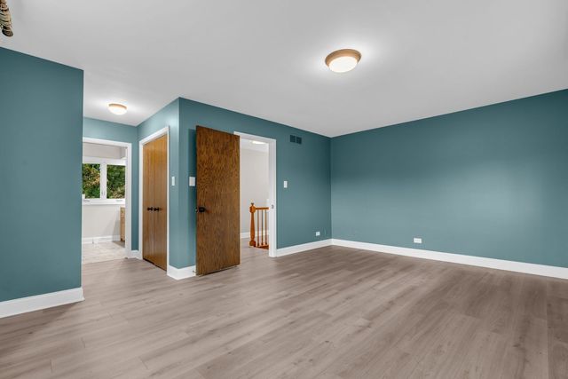 8430 Carriage Green Drive, Darien, IL 60561