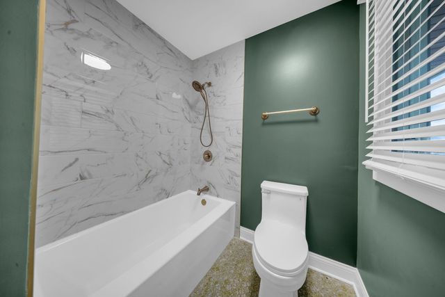 8430 Carriage Green Drive, Darien, IL 60561