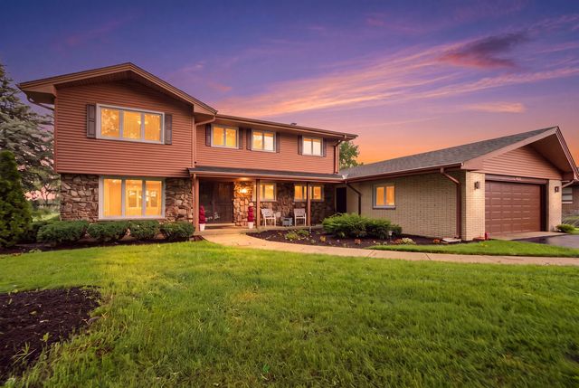 8430 Carriage Green Drive, Darien, IL 60561