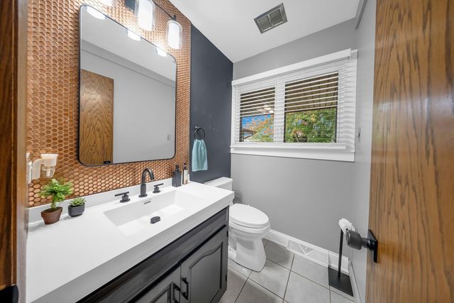 8430 Carriage Green Drive, Darien, IL 60561