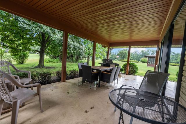 8430 Carriage Green Drive, Darien, IL 60561