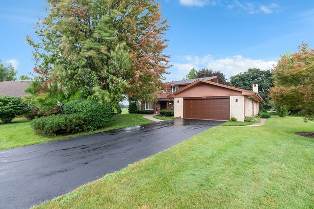 8430 Carriage Green Drive, Darien, IL 60561