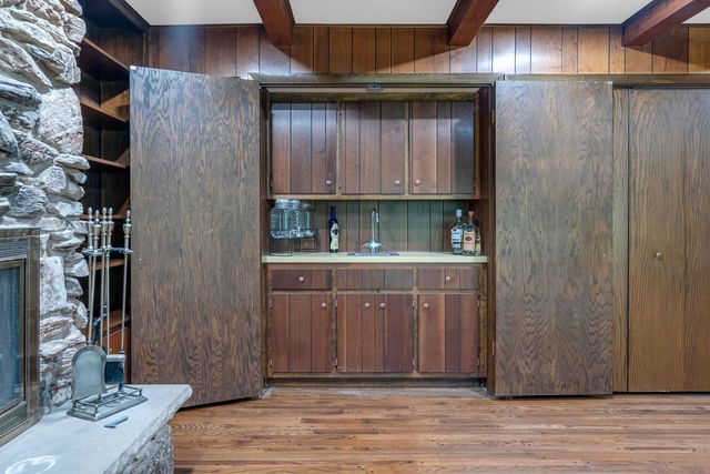 8430 Carriage Green Drive, Darien, IL 60561