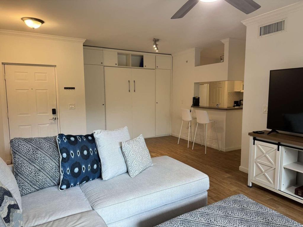 17125 N Bay Road 3102, Sunny Isles Beach, FL 33160