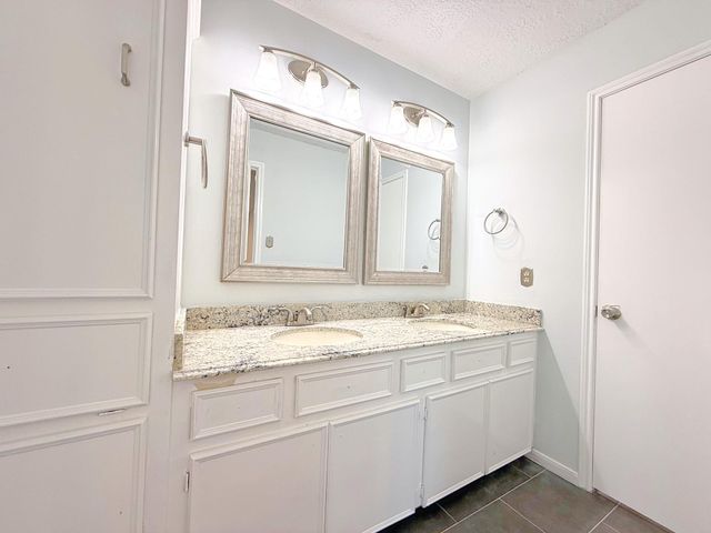 2210 Redcliff Drive, Missouri City, TX 77489