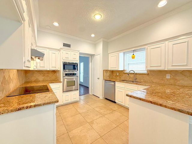 2210 Redcliff Drive, Missouri City, TX 77489