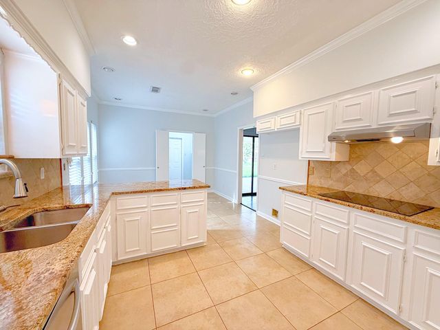 2210 Redcliff Drive, Missouri City, TX 77489