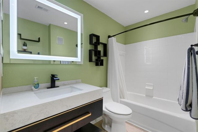 8809 MANOR LOOP 101, Lakewood Ranch, FL 34202