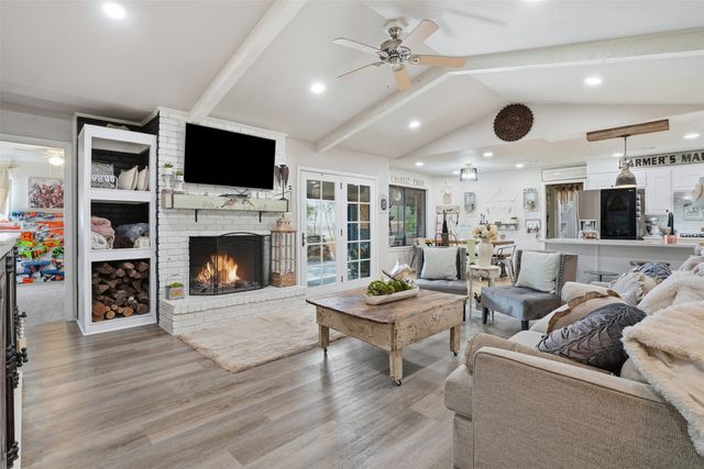 1105 Charles Street, Weatherford, TX 76086