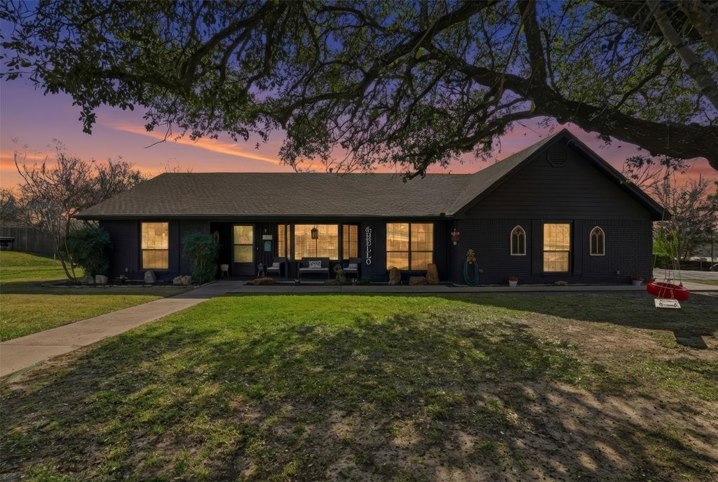1105 Charles Street, Weatherford, TX 76086