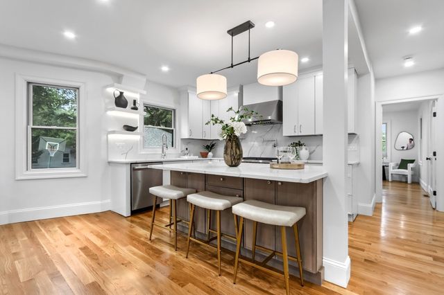 123 Mount Vernon Street 1, Newton, MA 02465