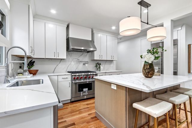 123 Mount Vernon Street 1, Newton, MA 02465