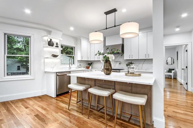 123 Mount Vernon Street 1, Newton, MA 02465