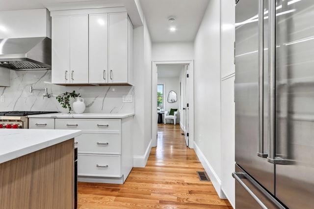 123 Mount Vernon Street 1, Newton, MA 02465