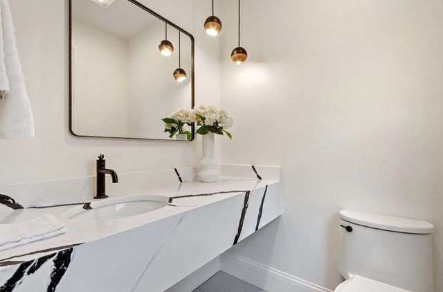 123 Mount Vernon Street 1, Newton, MA 02465