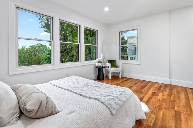 123 Mount Vernon Street 1, Newton, MA 02465