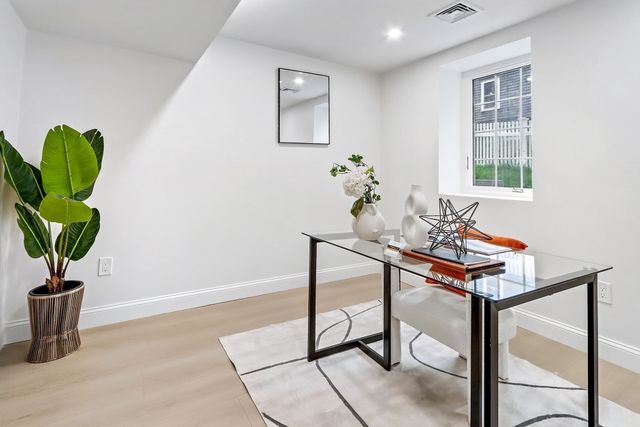 123 Mount Vernon Street 1, Newton, MA 02465
