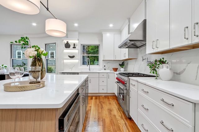 123 Mount Vernon Street 1, Newton, MA 02465