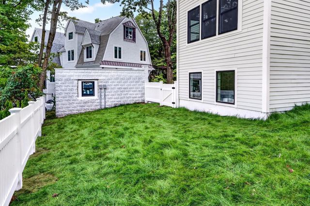 123 Mount Vernon Street 1, Newton, MA 02465