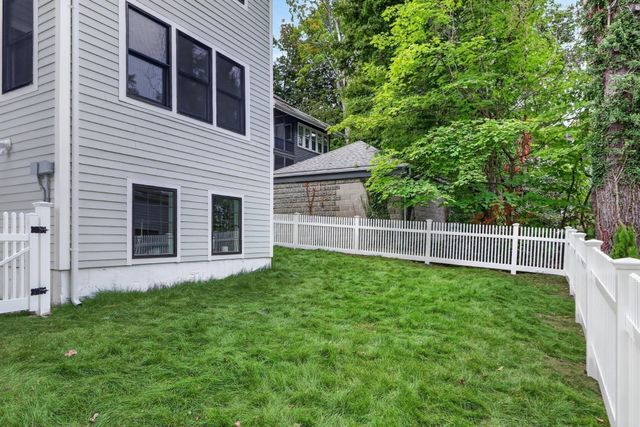 123 Mount Vernon Street 1, Newton, MA 02465