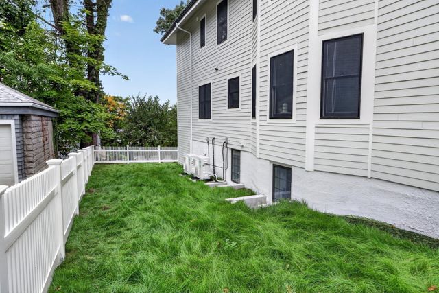 123 Mount Vernon Street 1, Newton, MA 02465