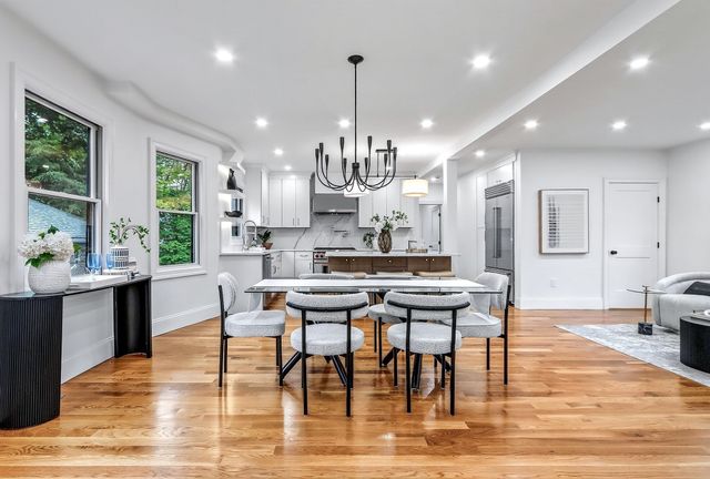 123 Mount Vernon Street 1, Newton, MA 02465