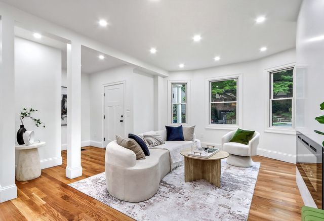 123 Mount Vernon Street 1, Newton, MA 02465