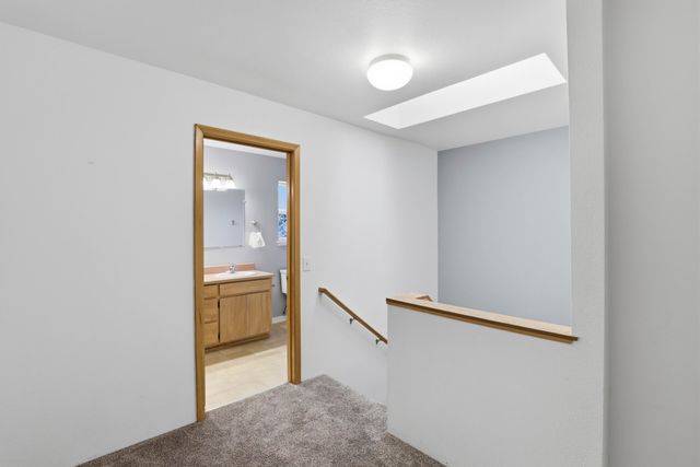 467 Tulipan Way, Talent, OR 97540