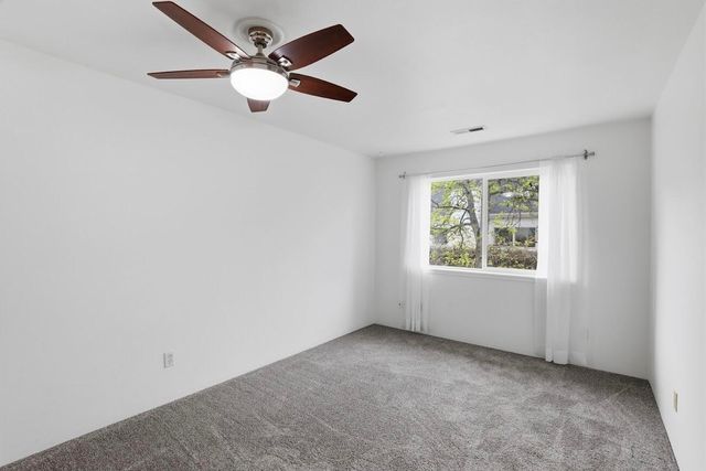 467 Tulipan Way, Talent, OR 97540