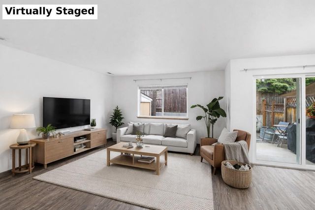 467 Tulipan Way, Talent, OR 97540