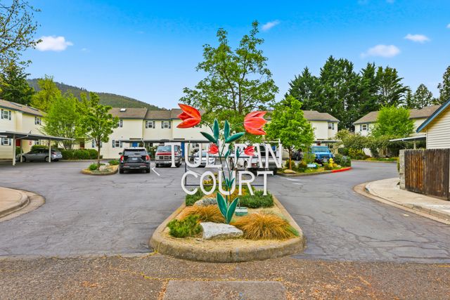 467 Tulipan Way, Talent, OR 97540