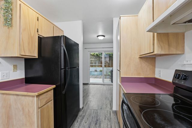 467 Tulipan Way, Talent, OR 97540