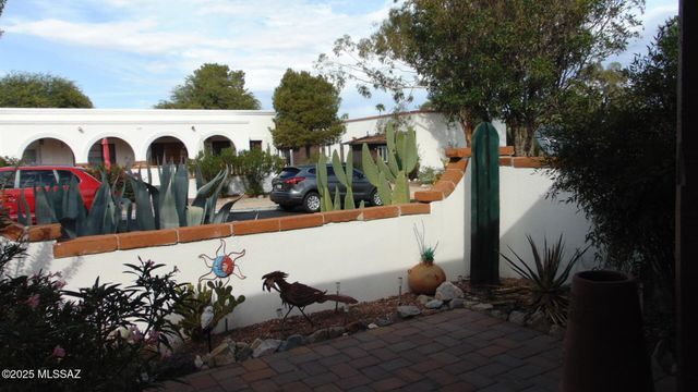 211 W Camino Manzana Unit B, Green Valley, AZ 85614