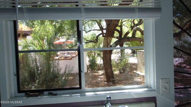 211 W Camino Manzana Unit B, Green Valley, AZ 85614