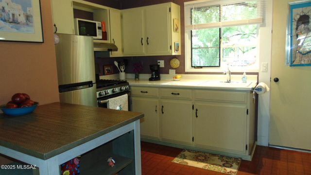 211 W Camino Manzana Unit B, Green Valley, AZ 85614