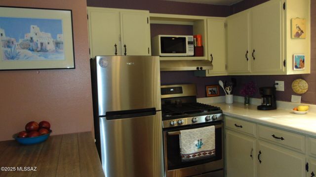 211 W Camino Manzana Unit B, Green Valley, AZ 85614