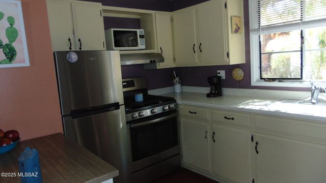 211 W Camino Manzana Unit B, Green Valley, AZ 85614