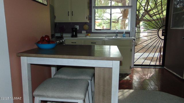 211 W Camino Manzana Unit B, Green Valley, AZ 85614