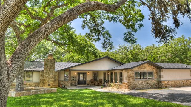 727 Leakey Springs Rd, Leakey, TX 78873