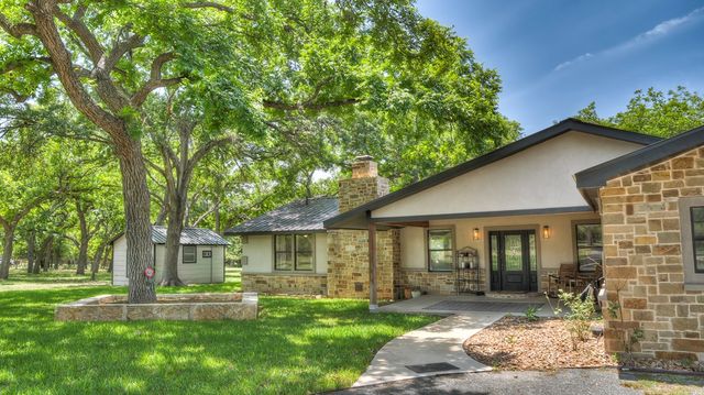 727 Leakey Springs Rd, Leakey, TX 78873