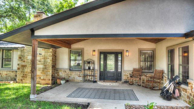 727 Leakey Springs Rd, Leakey, TX 78873