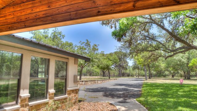 727 Leakey Springs Rd, Leakey, TX 78873