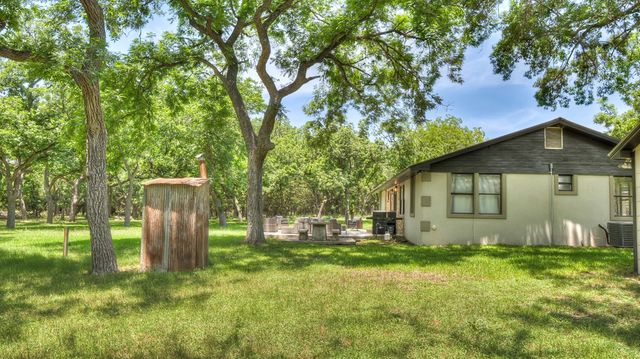 727 Leakey Springs Rd, Leakey, TX 78873