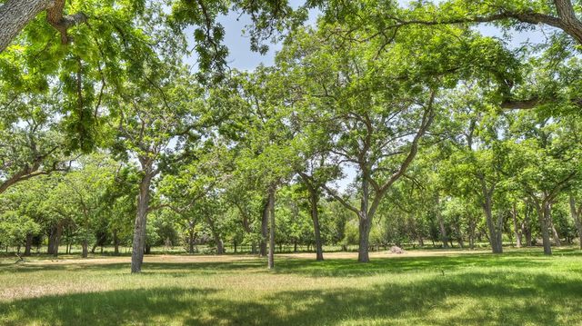 727 Leakey Springs Rd, Leakey, TX 78873