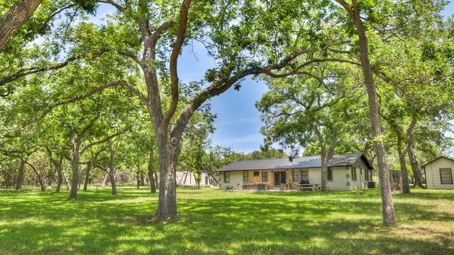 727 Leakey Springs Rd, Leakey, TX 78873