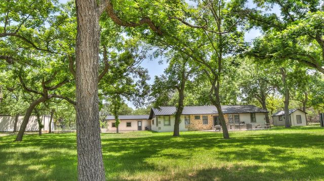 727 Leakey Springs Rd, Leakey, TX 78873