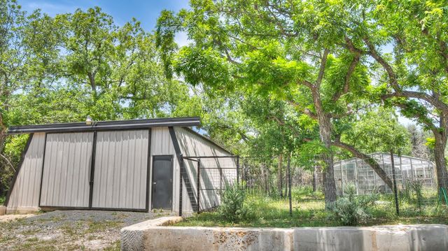 727 Leakey Springs Rd, Leakey, TX 78873