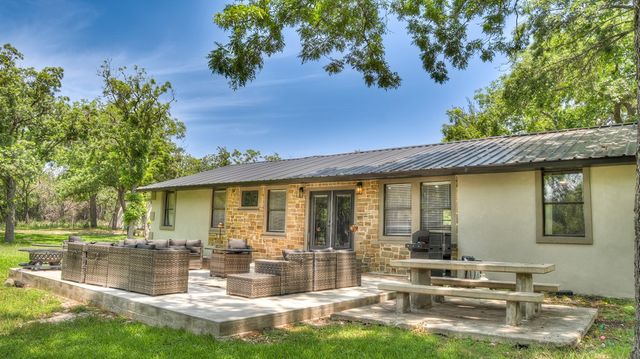 727 Leakey Springs Rd, Leakey, TX 78873