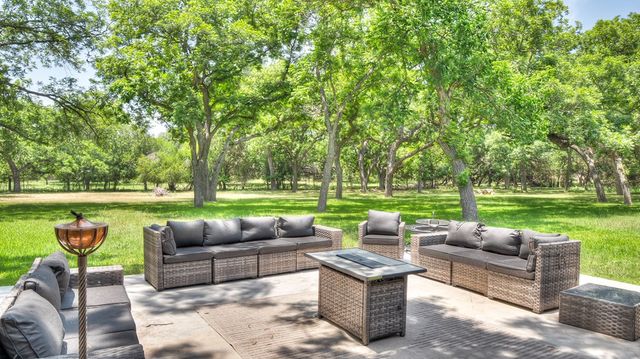 727 Leakey Springs Rd, Leakey, TX 78873